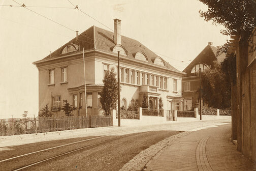 Altes Foto, auf dem eine Villa von Bloch & Guggenheimer abgebildet ist