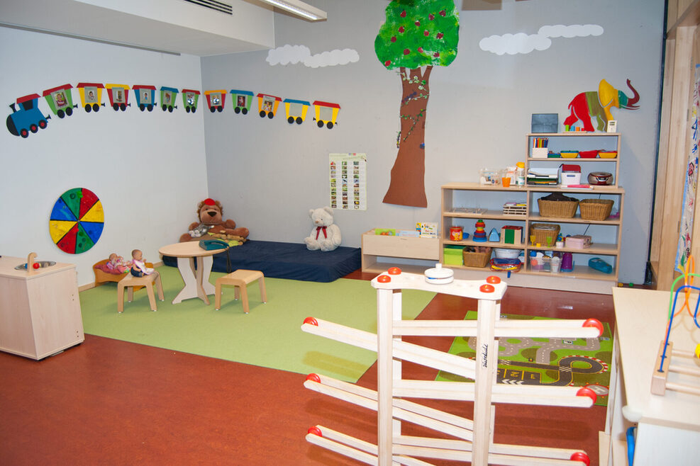 Der Kleinkindbereich ist liebevoll eingerichtet und es gibt eine Vielzahl an Spielzeug.