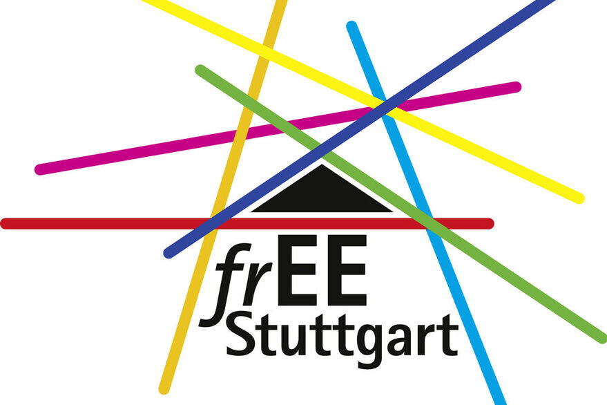 Logo des Netzwerks frEE Stuttgart mit bunten Stäben, die sich über dem Schriftzug kreuzen.