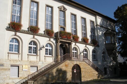 Außenaufnahme des Birirksrathaus Obertürkheim