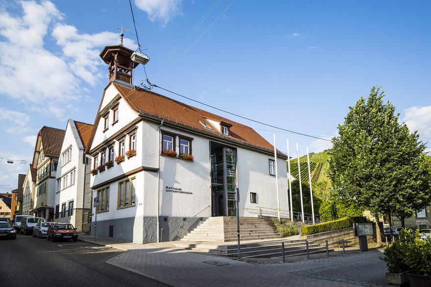 Außenaufnahme des Berirksrathauses Untertürkheim