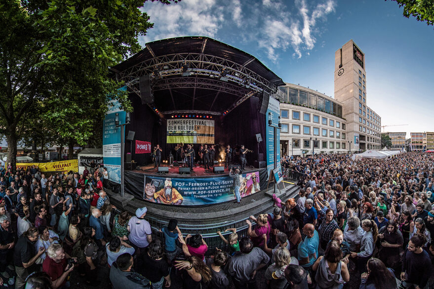 Bühne auf dem Sommerfetival der Kulturen.