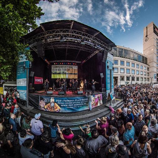 Bühne auf dem Sommerfetival der Kulturen.