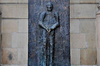 Skulptur Eugen Bolz von Alfred Hrdlicka am Königsbau.