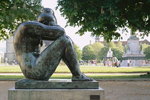 Skulptur "La nuit" von Aristide Maillol auf dem Kleinen Schlossplatz