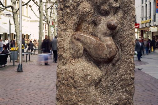 Skulptur "Unbeschreiblich weiblich" von Herbert A. Böhm auf der Königstraße