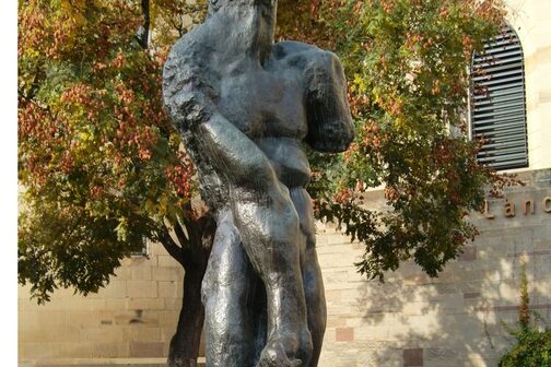 Skulptur "Hommage à Sony Liston" von Alfred Hrdlicka vor dem Alten Schloss