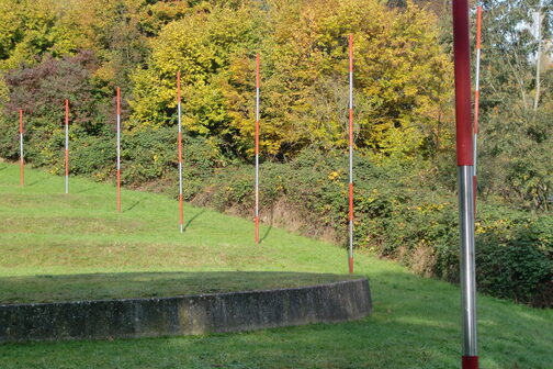 Kunstwerk "Unter den Stangen" von Hans Dieter Bohnet am Wartberg