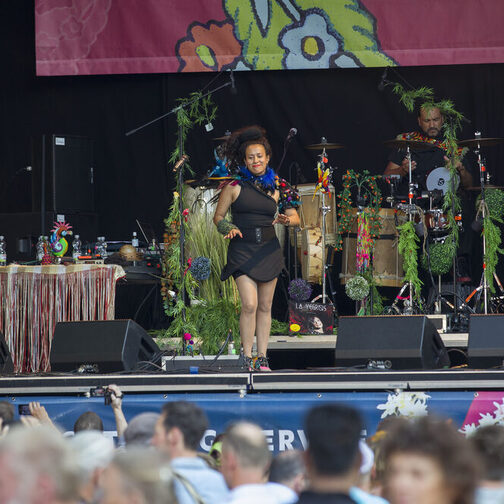 Künstlerin beim Auftritt auf dem Sommerfestival der Kulturen 2019.