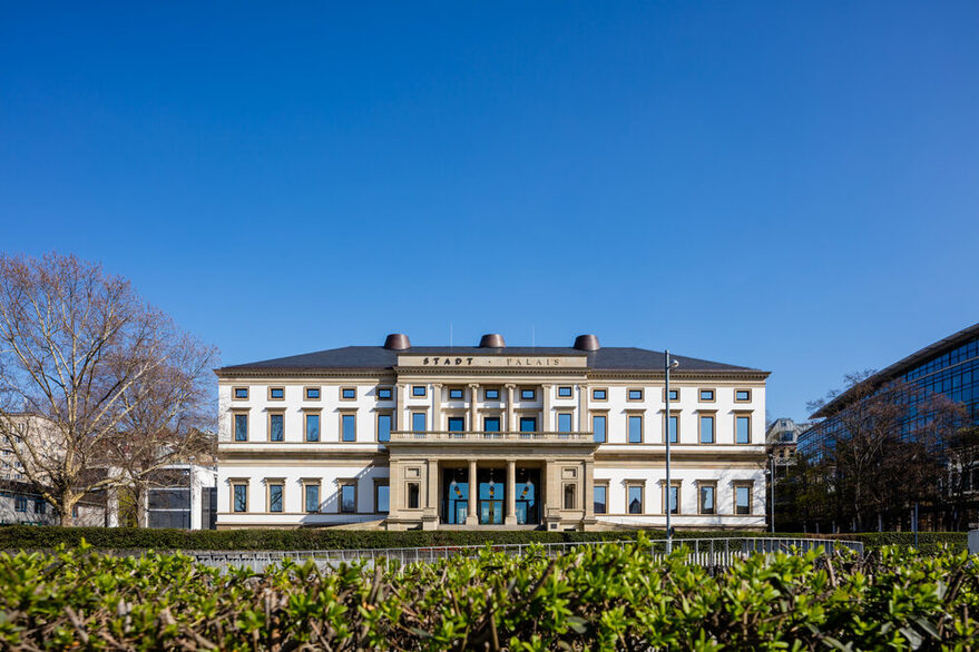 Stadtpalais von außen.