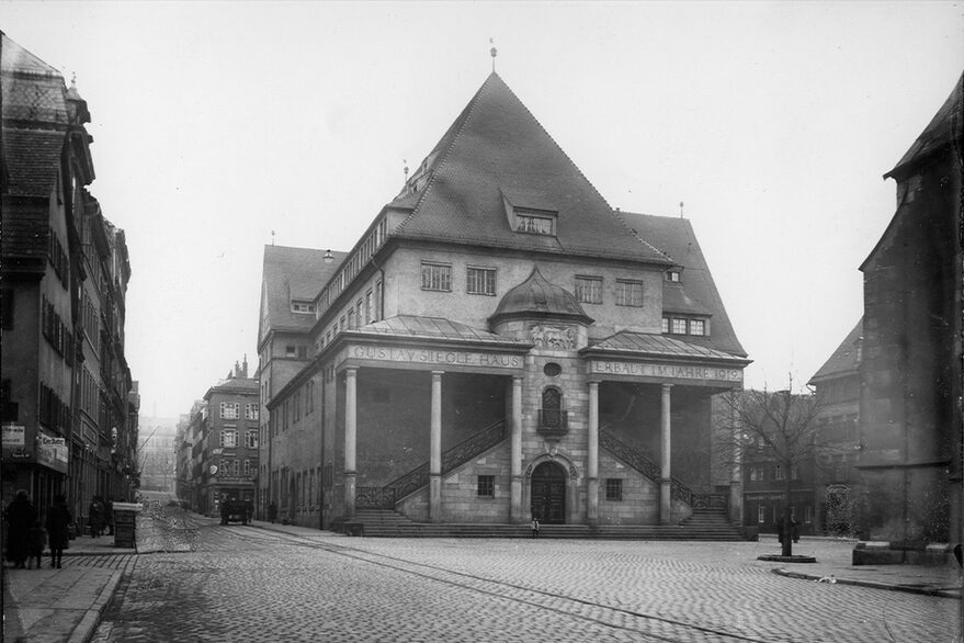 Historische schwarz-weiß Aufnahme: Gustav-Siegle-Haus um 1930