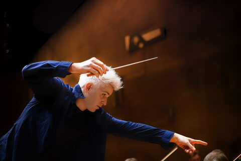 Dan Ettinger am Dirigentenpult.