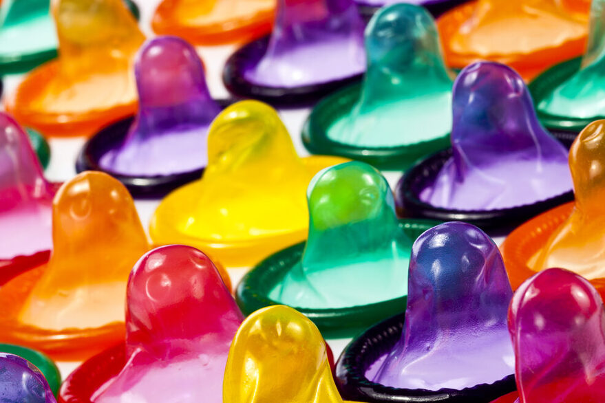 Kondomauswahl in bunten Farben.