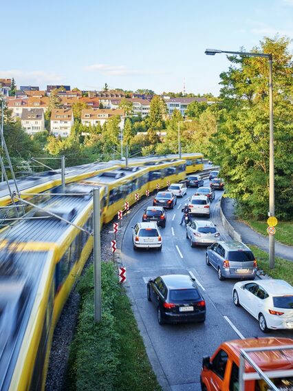 Mit der Nahverkehr am Stau vorbei.