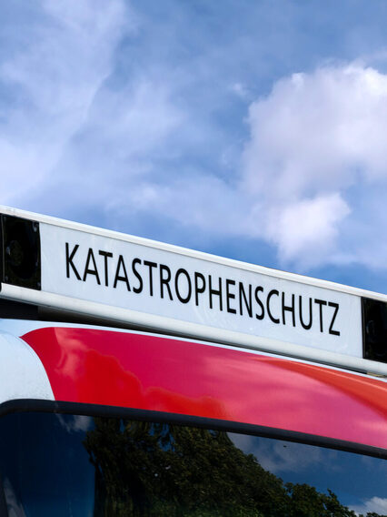 Einsatzfahrzeug mit der Aufschrift Katastrophenschutz