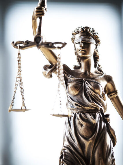 Ansicht einer Justicia-Figur.