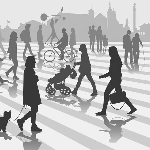 Zu sehen ist eine Grafik in grau, weiß und shcwarz auf der Fußgänger vor einem urbanen Hintergrund dargestellt sind.