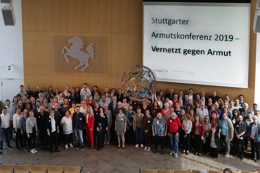 Abschlussfoto der Stuttgarter Armutskonferenz 2019