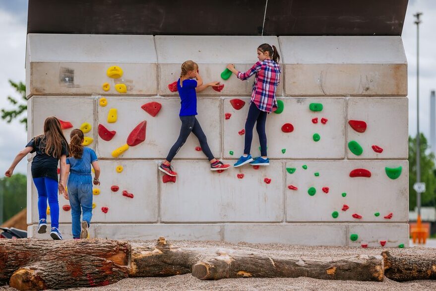 Bouldern an Kletterwand