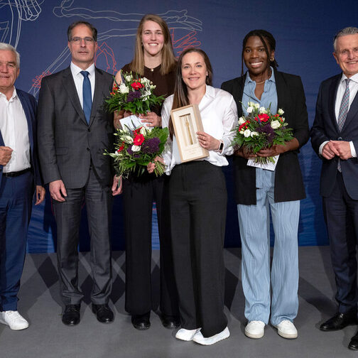 von links: Fred-Jürgen Stradinger, Präsident Sportkreis Stuttgart, Bürgermeister Dr. Clemens Maier, Julien Knollema, Roosa Koskelo, Krystal Rivers (Allianz MTV Stuttgart), Oberbürgermeister Dr. Frank Nopper