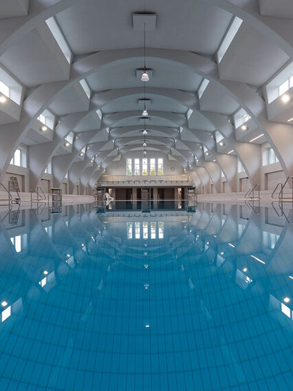 Schwimmbecken im Stadtbad Heslach