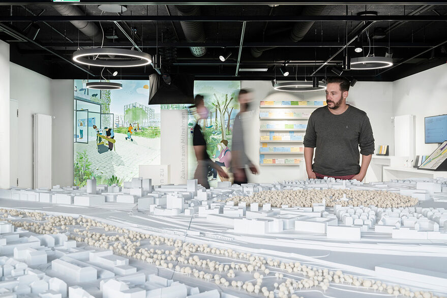Ausstellungsraum zu Stuttgart Rosenstein mit interaktiven Stadtmodell in Miniatur