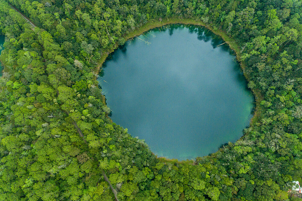 Stockfoto Montebello Lagune als Verildlichung für einen Kreislauf