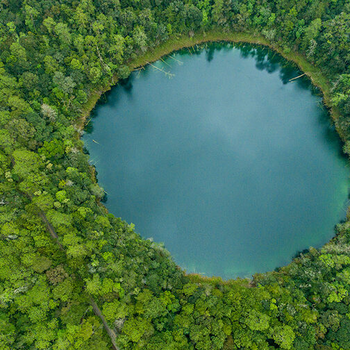 Stockfoto Montebello Lagune als Verbildlichung für einen Kreislauf.