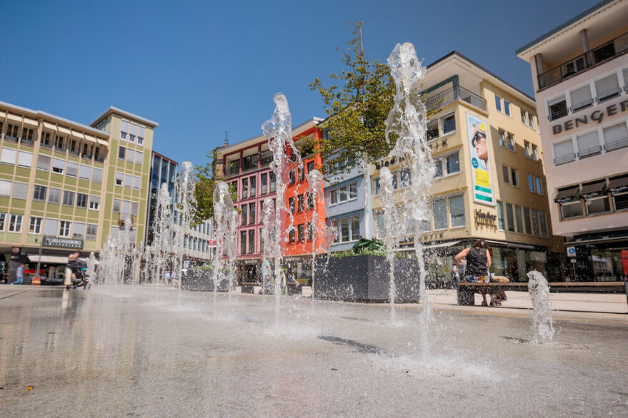 Fontänenfeld auf dem Stuttgarter Marktplatz vor dem Rathaus