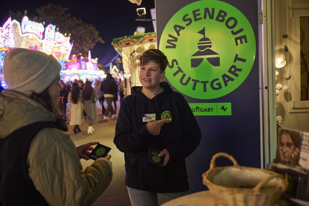 Die Mitarbeiterinnen der Wasenboje arbeiten meist als Sozialarbeiterinnen oder -pädagoginnen und sind intensiv für ihren Einsatz auf dem Wasen geschult.
