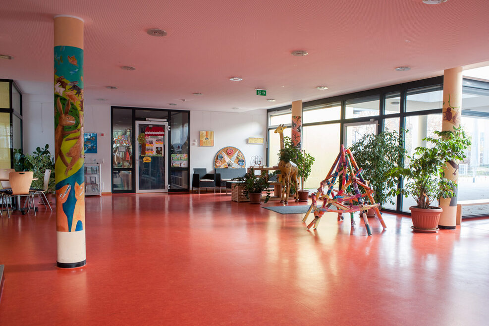 Kinder- und Familienzentrum Rümelinstraße 78: Eingangshalle, Dezember 2018