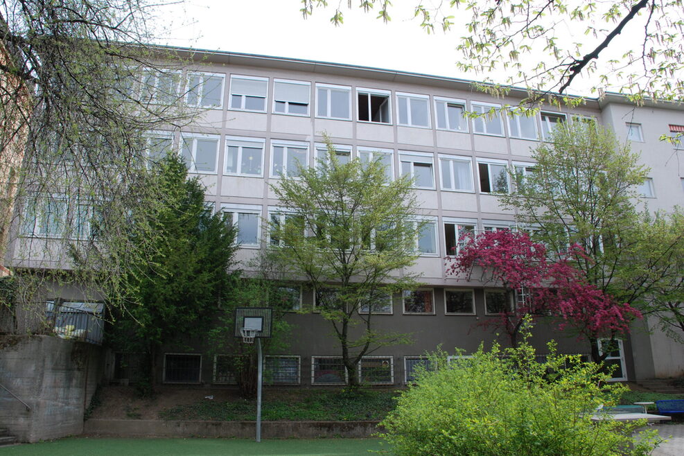 Stuttgarter Inobhutnahme: Gebäuderückseite, April 2011