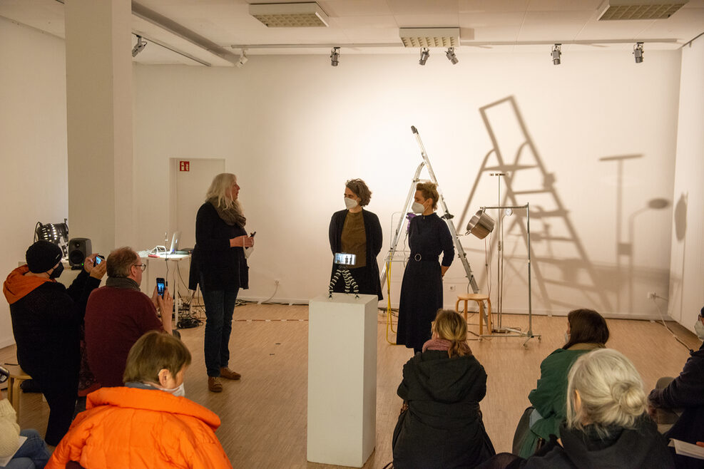 220308 Performance und Gespräch, ›Electric Jungle‹, Silvia Rosani und Kinga Toth at Gedok Stuttgart