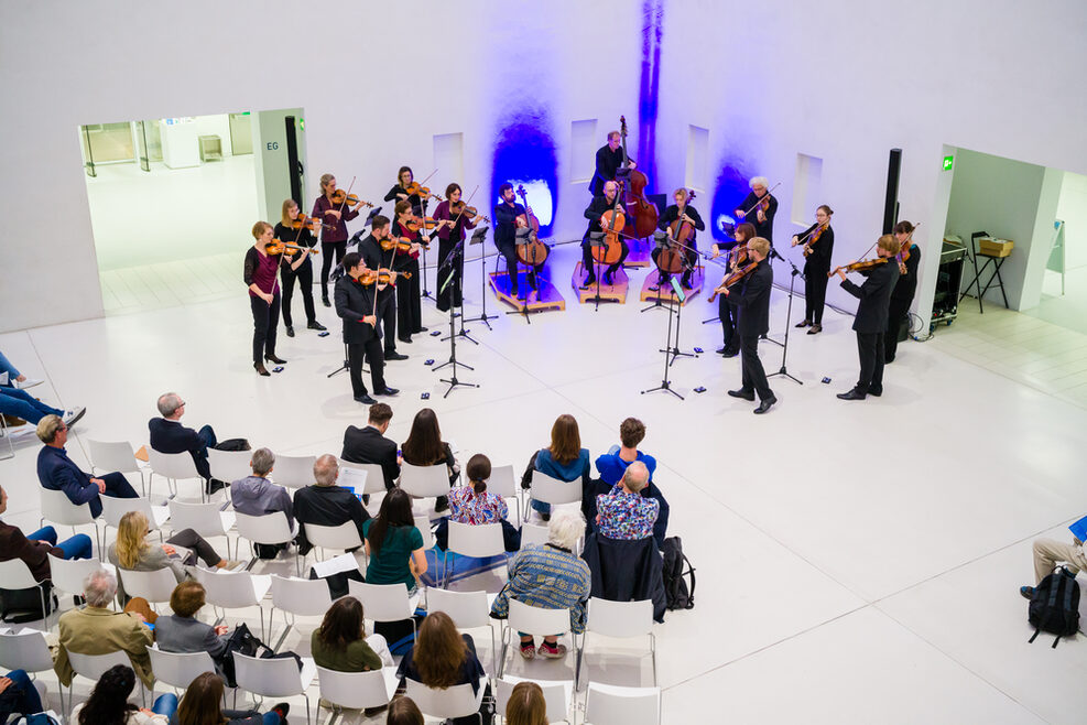 Musikalische Aufführung in der Stadtbibliothek am Mailänder Platz.