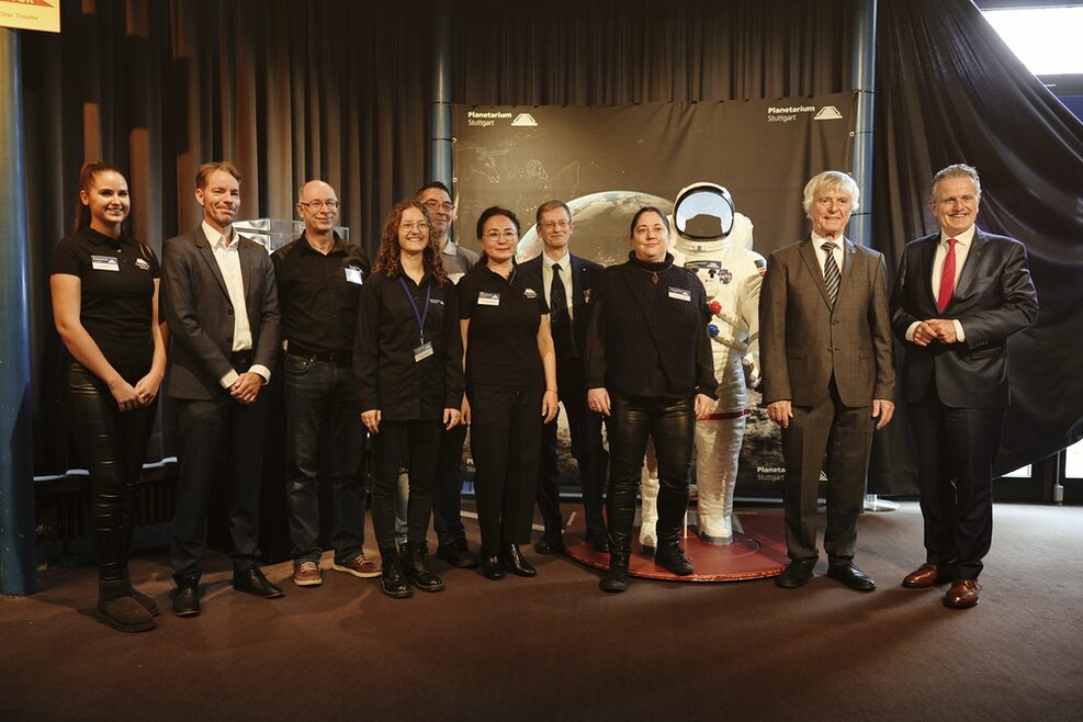 Team des Planetariums zusammen mit OB Nopper und Ulf Merbold im Planetarium.