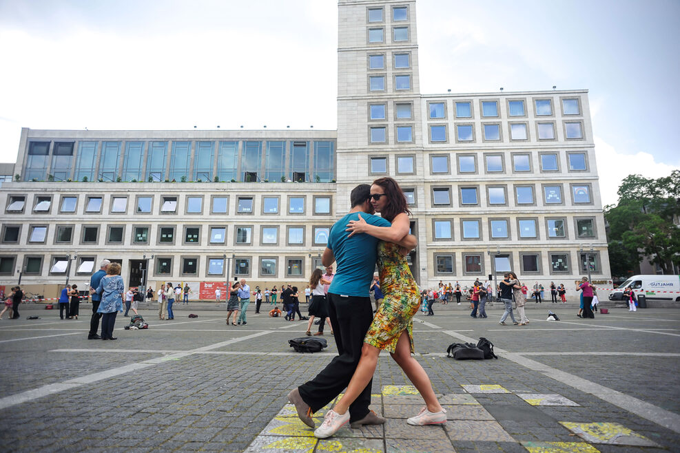Tango Argentino auf dem Marktplatz vor dem Stuttgarter Rathaus.