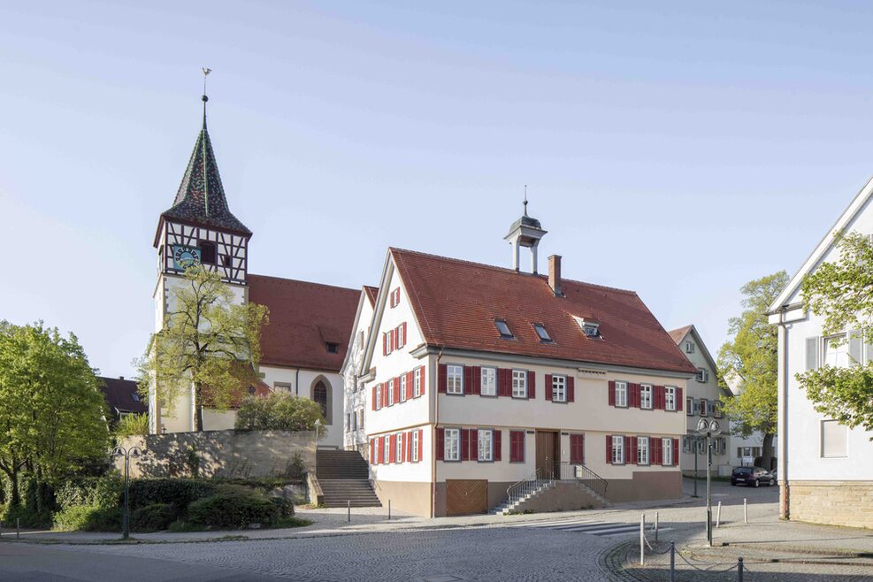 Das denklmageschützte Alte Rathaus (1605) / und Alte Schulhaus (1765)