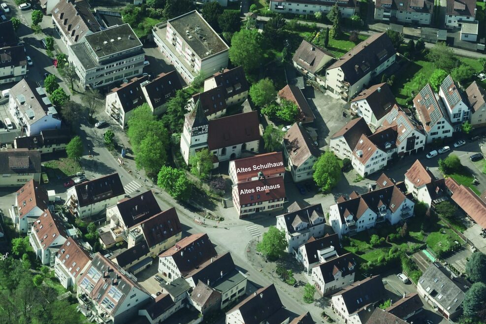 Schrägluftbild Altes Rathaus / Altes Schulhaus