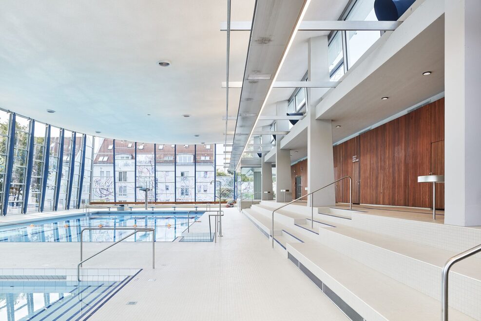 Schwimmhalle