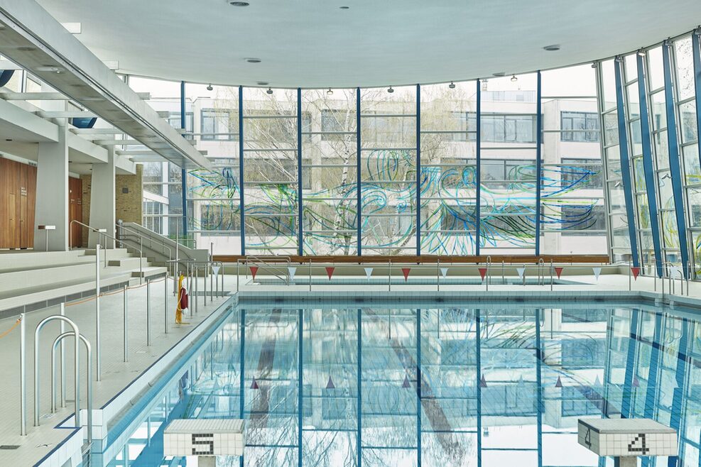 Schwimmhalle
