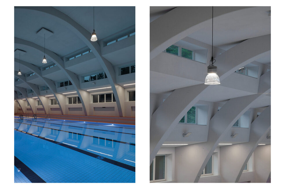 Beleuchtung der Schwimmhalle durch Pendelleuchten in Anlehnung an die historische Beleuchtung