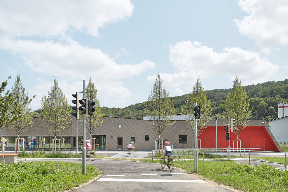 Fahrradparcours mit U-Bahn-Gleisübergang
