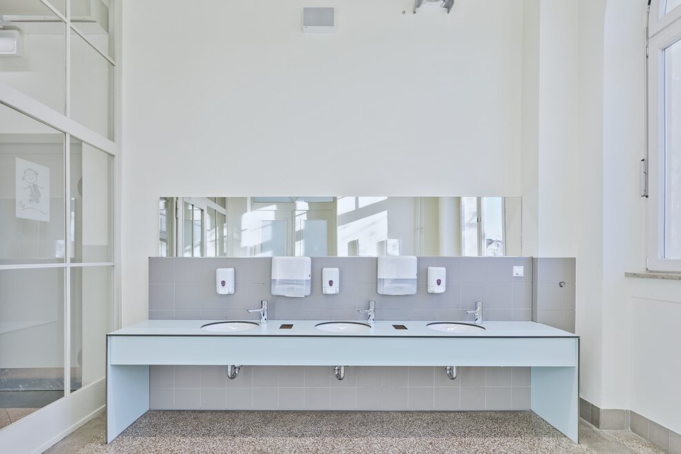 Mädchen-WC Waschtischanlage