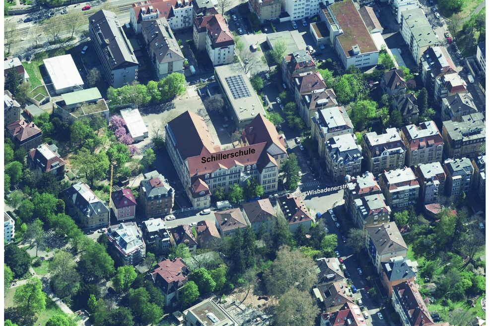 Schrägluftbild der Schillerschule in Stuttgart-Bad Cannstatt