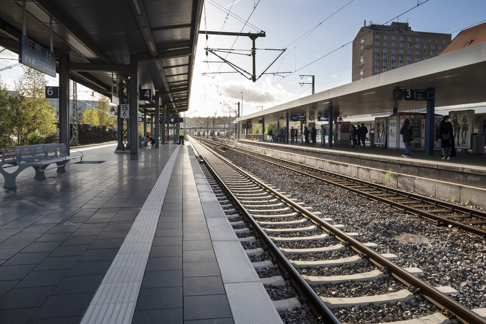 Neuer Mittelbahnsteig am Bahnhof Vaihingen