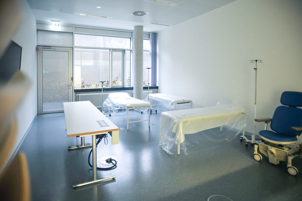 Notfallraum im Impfzentrum im Robert-Bosch-Krankenhaus