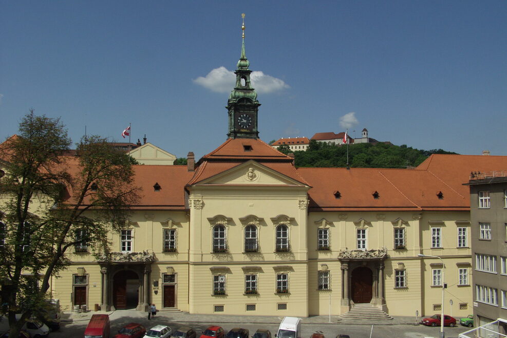 Außenansicht des neuen Rathauses in Brünn