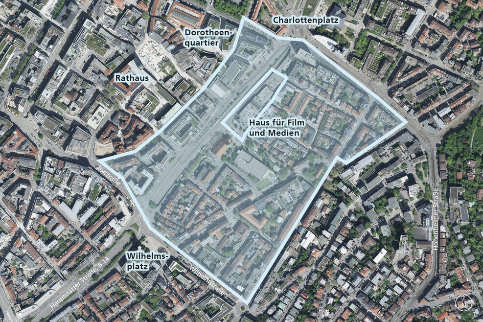 Luftbild der Entwicklungsfläche im Leonhardsviertel: hellblau umrandet und farblich markiert.