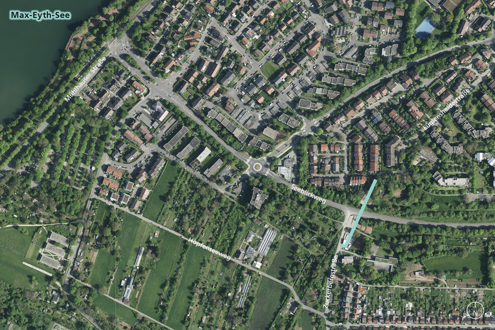 Projektfläche in Stuttgart-Mühlhausen: ein blauer Strich markiert den Standort des künftigen Stegs.