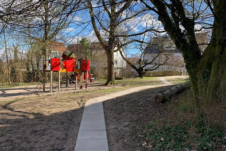 Unser Klettergerüst im Garten.